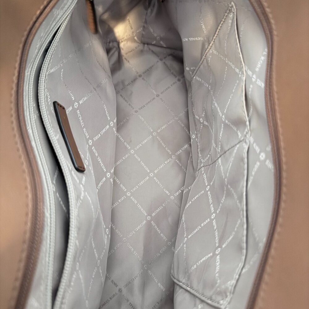 Michael Kors Women's Gilly Large Signature Tote - Picture 2 of 2